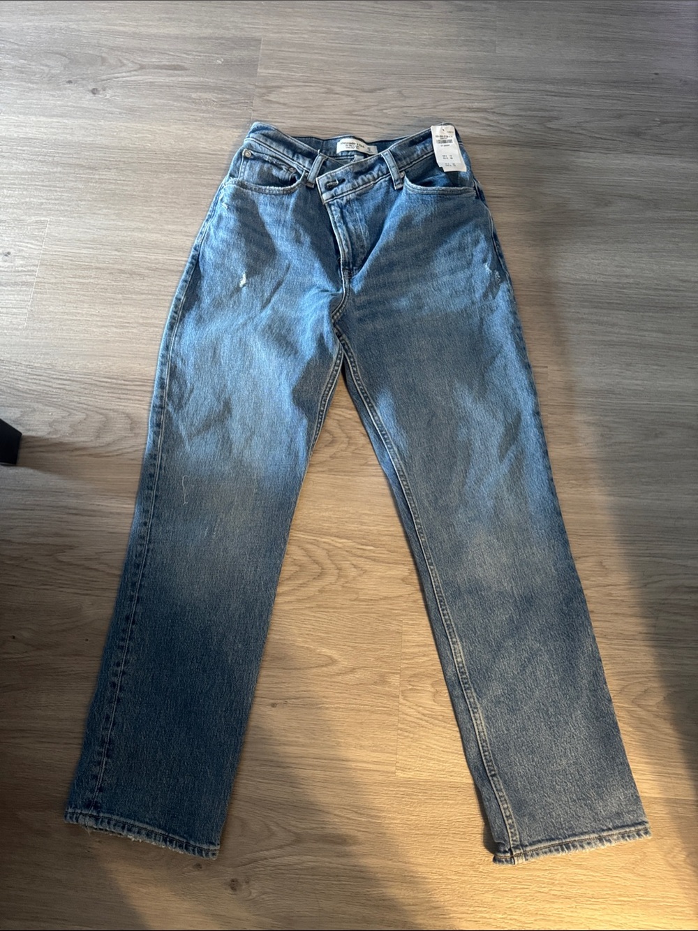 Abercrombie & Fitch Straight-Leg Women’s Jeans in Blue Wash